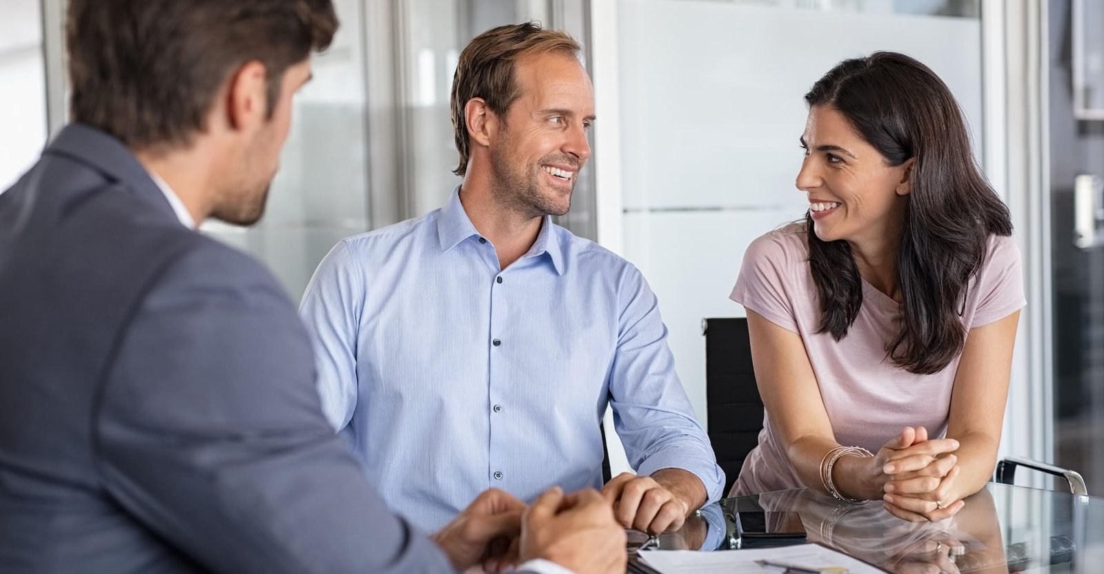 Escuta Ativa a competência silenciosa que diferencia os melhores consultores imobiliários